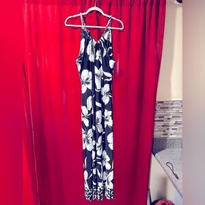 Gorgeous Black and white Maxi